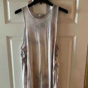 Sleeveless dress with ties on sides
